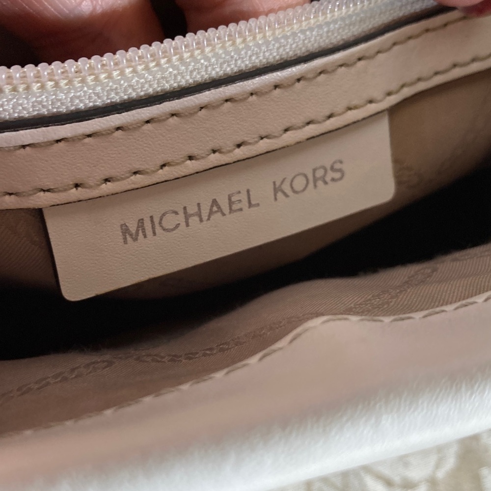 Michael Kors LUDLOW, blk & gray signature Satchel,Envelope style , very nice! - Picture 8 of 16